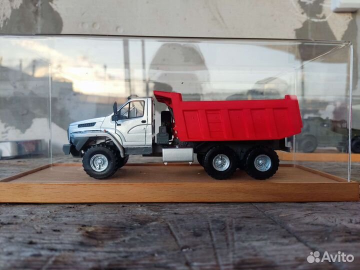 Модель урал next самосвал