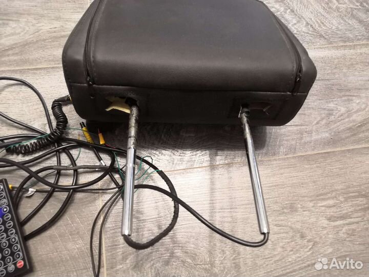 Подголовник с монитором