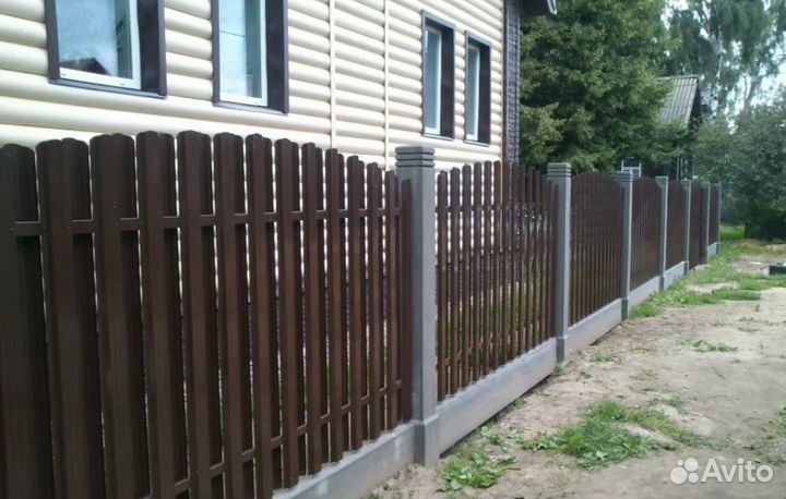 Забор из евроштакетника для дома качественно