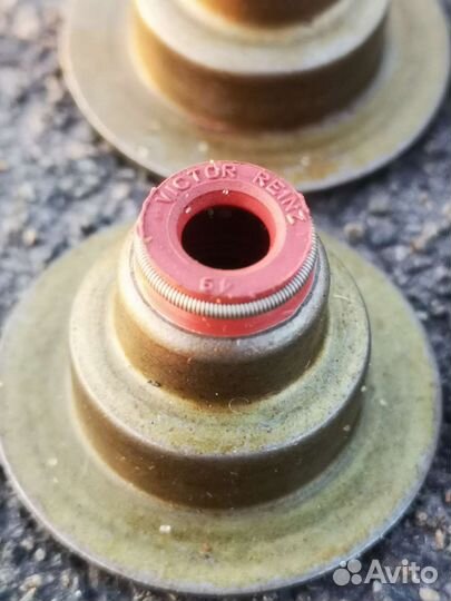 Маслосъемные колпачки