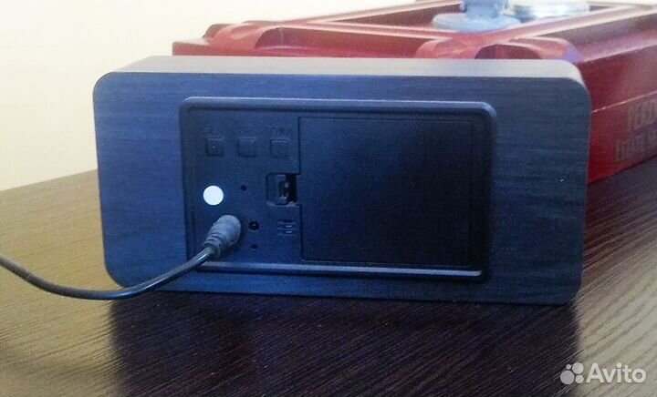 Электронные настольные часы