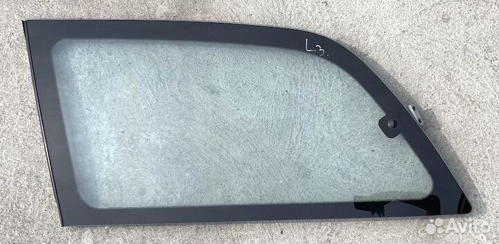 Тойота Превия Стекло левое заднее