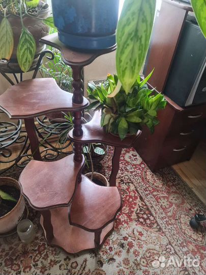 Подставка для цветов деревянная