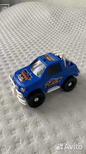 Внедорожник игрушка