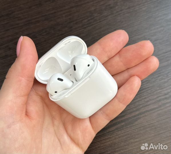 Наушники Apple AirPods with Charging Case