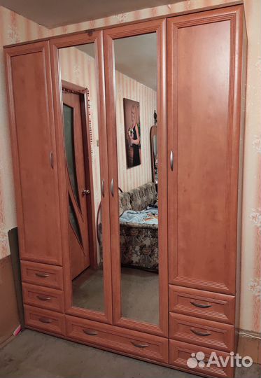 Шкаф с зеркалом б/у