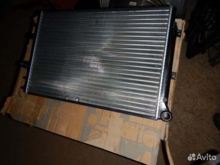 Радиатор охлаждения Volkswagen Tiguan 1.4-2.0