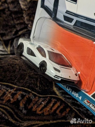 Hot Wheels Lamborghini Countach LPI 800-4