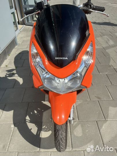 Продам скутер Honda PCX 125 оригинал