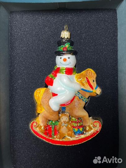 Елочная игрушка снеговик на лошадке