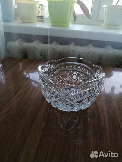 Хрустальные вазы разных размеров и форм