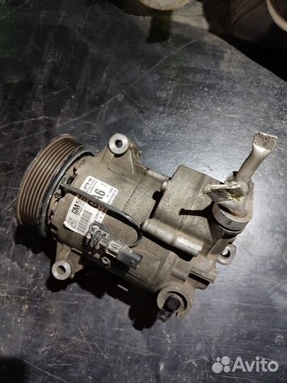 Компрессор кондиционера Opel astra j