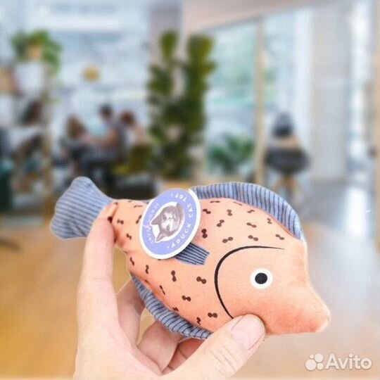 Игрушка для кошек и котят с кошачьей мятой рыбка