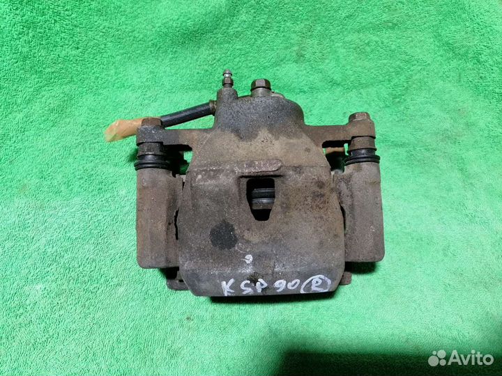 Суппорт тормозной передний правый Ярис Виц 2005-20