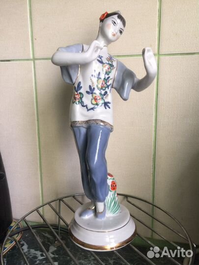 Фарфоровая статуэтка ‘’Тансовщица’’