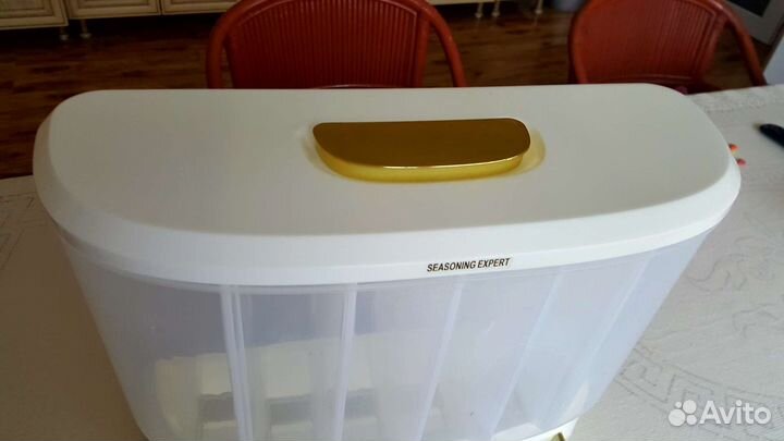 Диспенсер для сыпучих продуктов