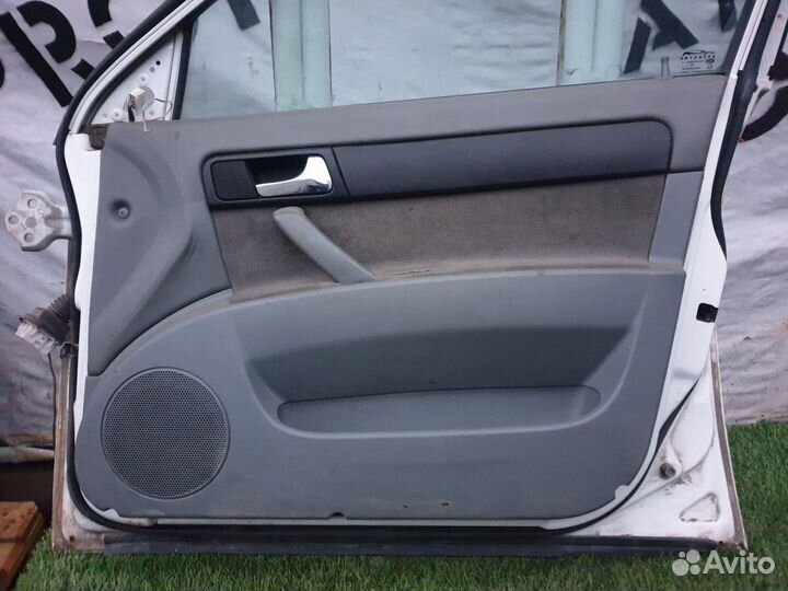 Обшивка двери передней правой Daewoo Gentra II