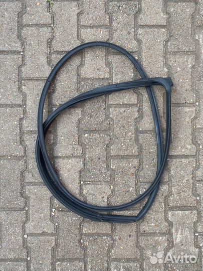 Уплотнительная резинка двери пер. прав. Juke F15