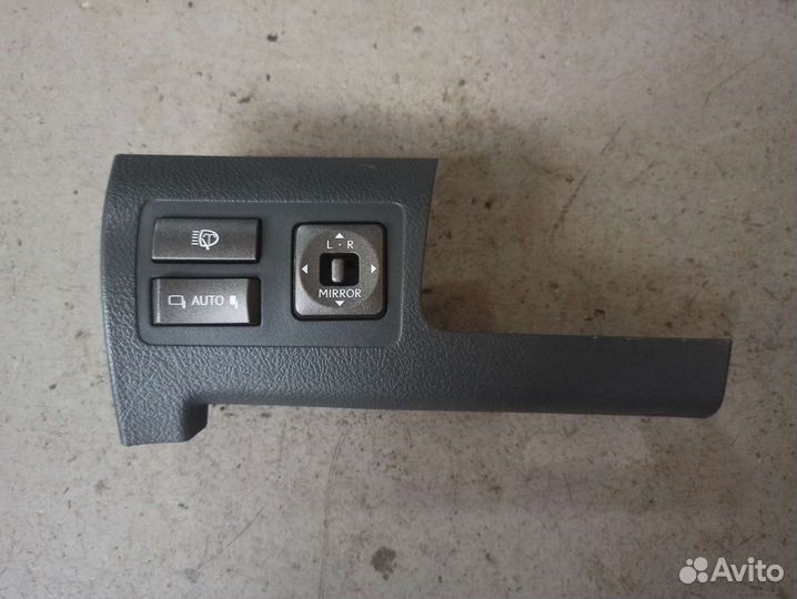 Накладка декоративная (с кнопками) Lexus LX 570 20