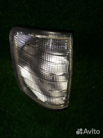 Поворотник левый mercedes W124