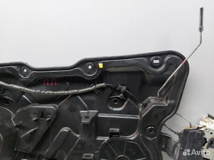 Панель двери передний правый Jeep Grand Cherokee