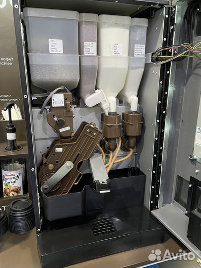 Кофейня самообслуживания. Кофейный автомат