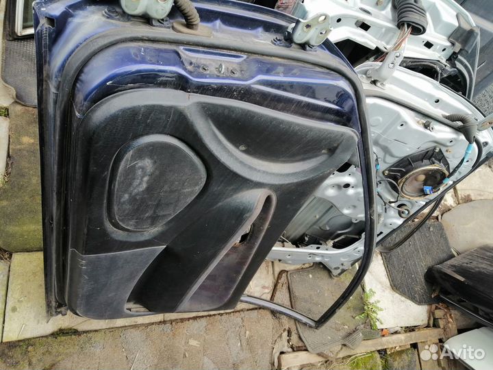 Дверь Mitsubishi Carisma DA2A