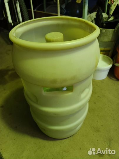 Бутыль стеклянная 20 л в пластиковой бочке