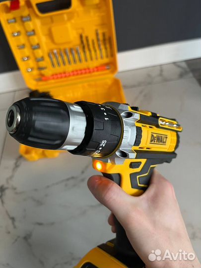 Шуруповерт DeWalt 21V