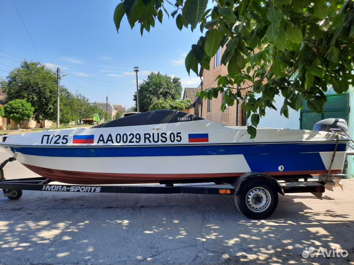 Прогулочный катер