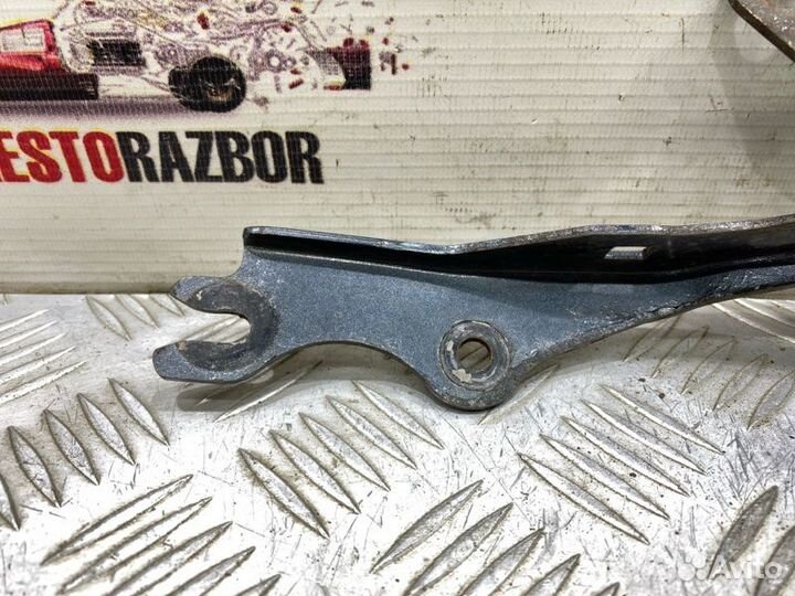 Петля капота левая Mazda 3 BK 2005