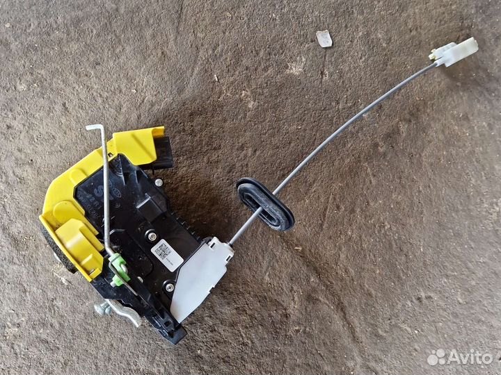 Замок задней правой двери киа к5