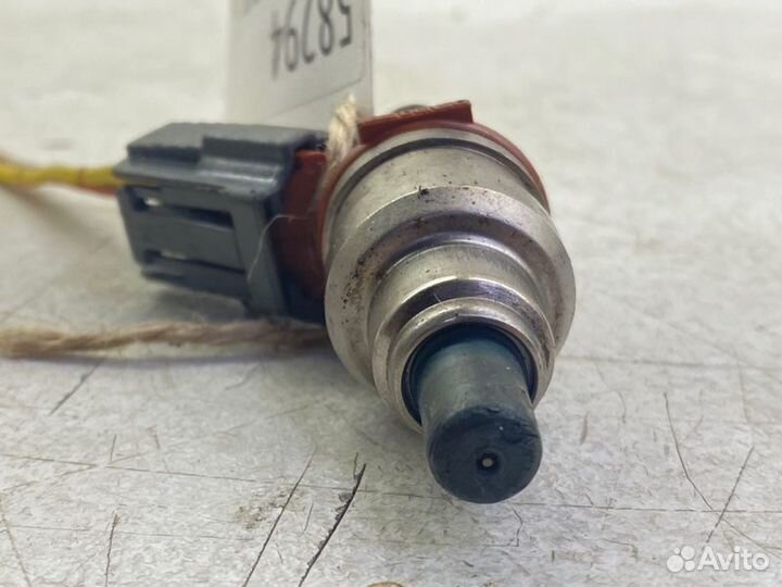 Форсунка топливная Mazda 323 BA B3