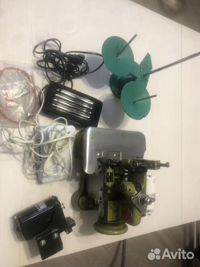 Продам оверлок на запчасти