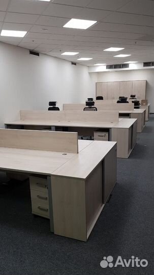 Столы для офиса на металлокаркасе