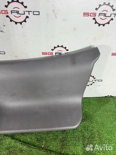 Обшивка крышки багажника Toyota Celica ZZT231