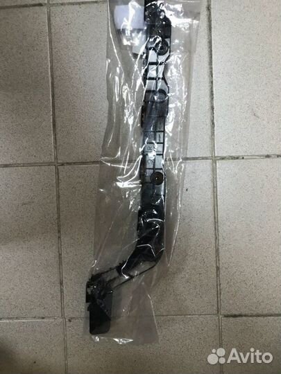 Суппорт бампера 5215560070 toyota