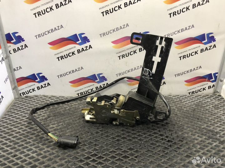 Замок двери левой