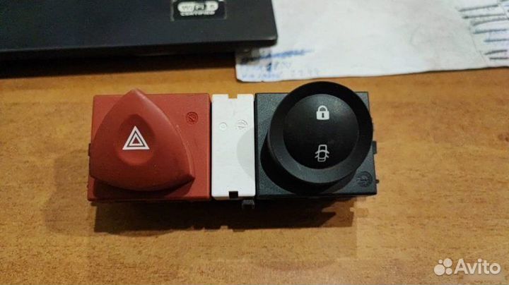 Кнопка аварийной сигнализации Renault Megane 2