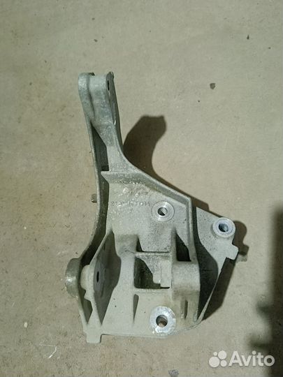 Кронштейн генератора granta