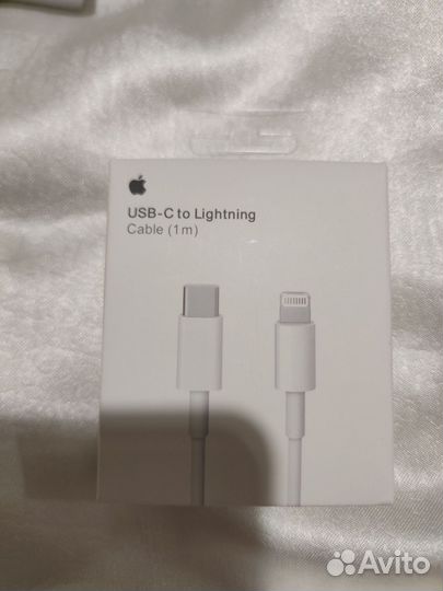 Кабель на iPhone