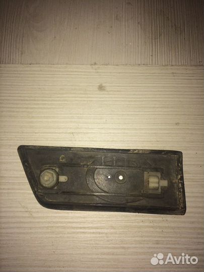 Молдинг верхний переднего правого крыла audi100 C4