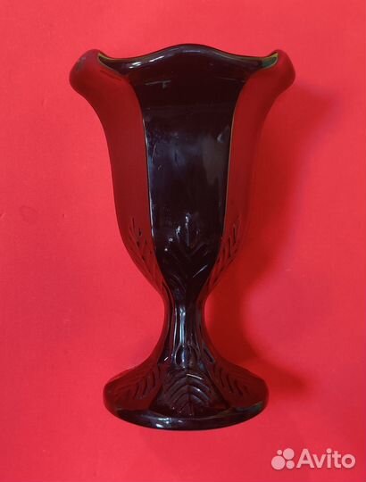 Ваза черного стекла