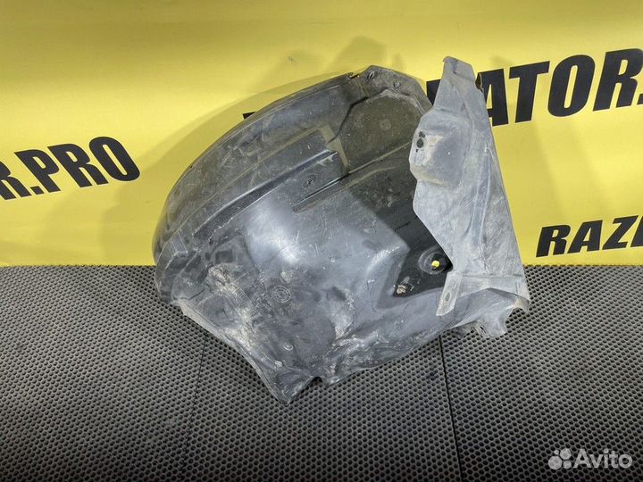 Подкрылок передний правый задняя часть