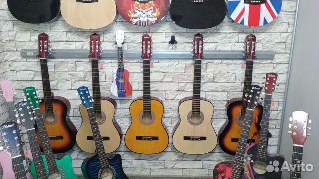 Обычная классическая гитара