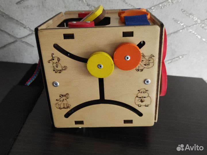 Пирамидка, бизиборд