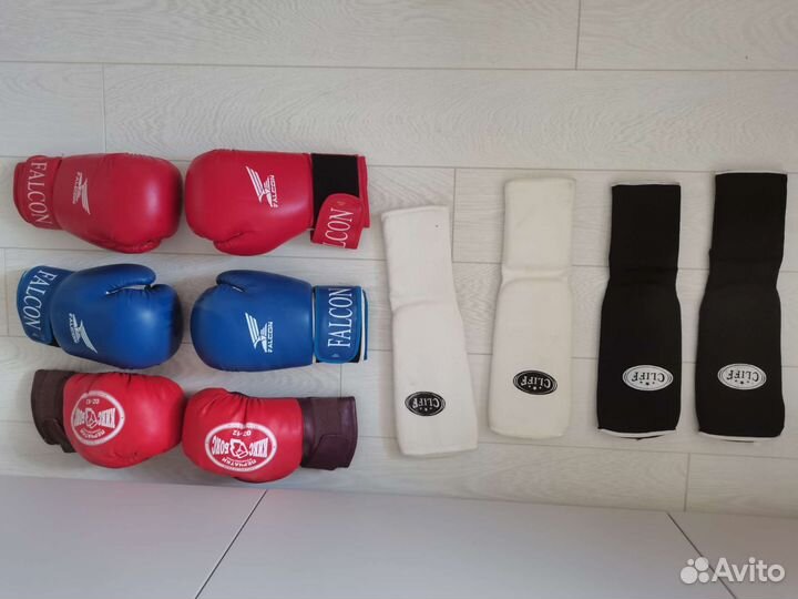 Боксерские перчатки, защита голени