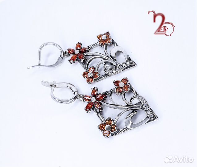Серебряные серьги с гранатом