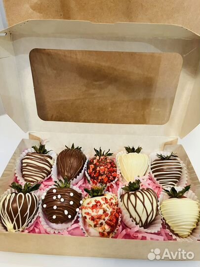 Клубника в шоколаде, к коробках и стаканчиках