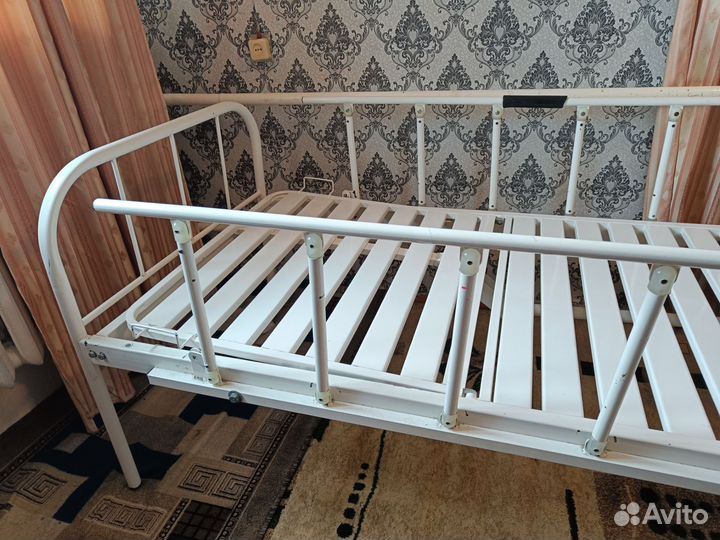 Медицинская кровать